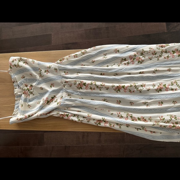 Reformation Aymeline dress in Surrey, Size 0 like-new - Picture 5 of 6